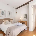 Hall Vi By Aston Apartament *