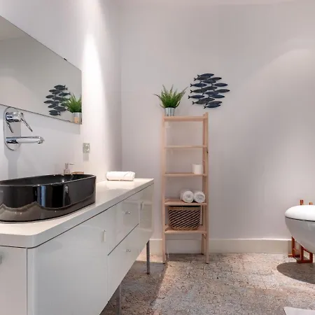 Hall Vi By Aston Apartment